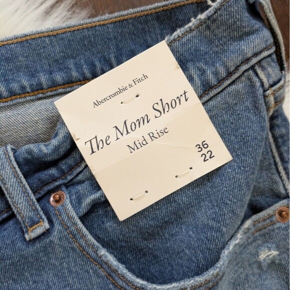 NWT Abercrombie & Fitch The Mom Short Mid Rise Denim Blue Distressed 36 / 22 - Picture 3 of 6